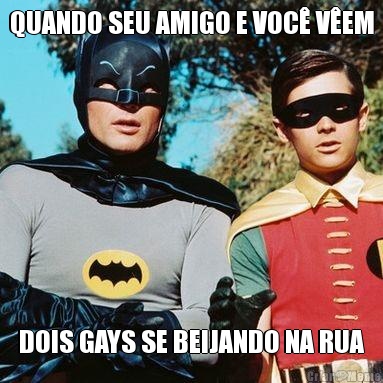 QUANDO SEU AMIGO E VOC VEM DOIS GAYS SE BEIJANDO NA RUA